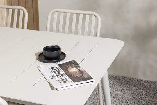 Peking-matstol-vid-bord