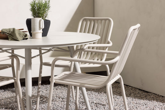 Peking matstol-beige vid runt bord