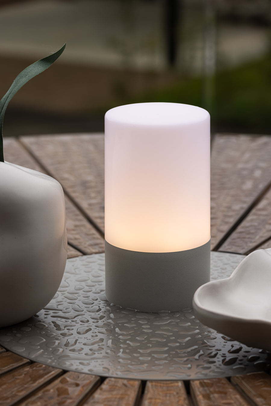TUBU Bordslampa på bord