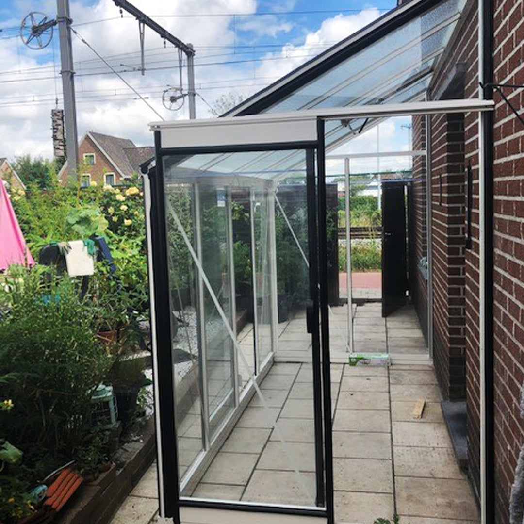 vaxthusbolaget_vaxthus_MR304 mot husvägg